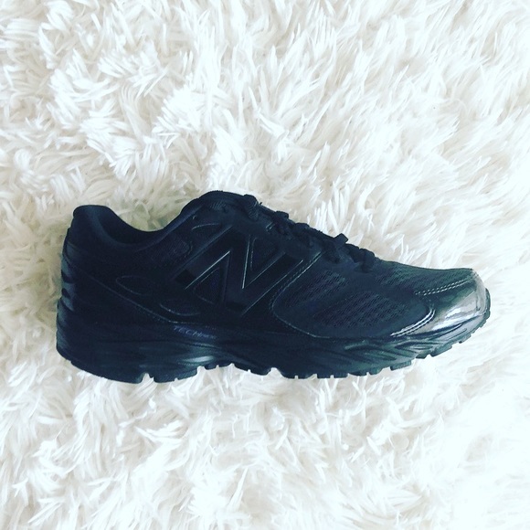 New Balance Other - NEW BALANCE 680V3 RUNNING SNEAKERS